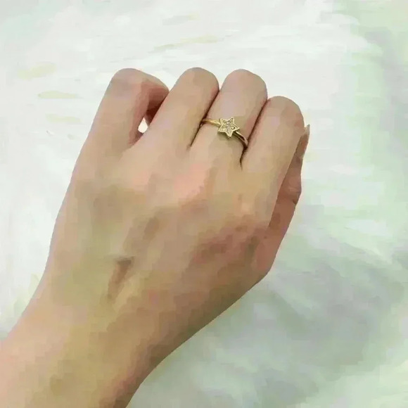 Dainty Chic Sparkly Star Promise Ring Size 6 - Picture 4 of 6